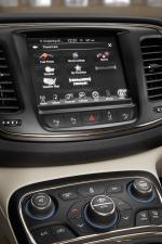 Chrysler 200 2015 года